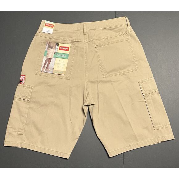 Mens Wrangler Cargo Shorts Relaxed Fit Knee Length Khaki Size 32 Reg 9.5 Inseam - Picture 3 of 11